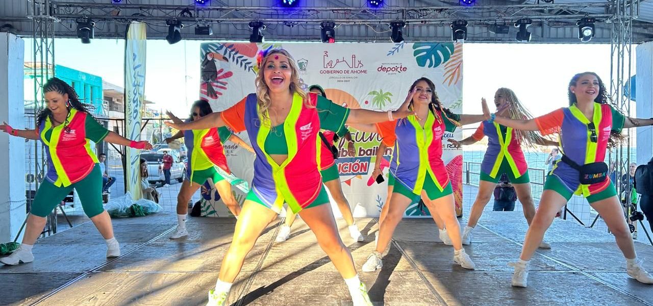 mujeres bailando en evento maratón de baile