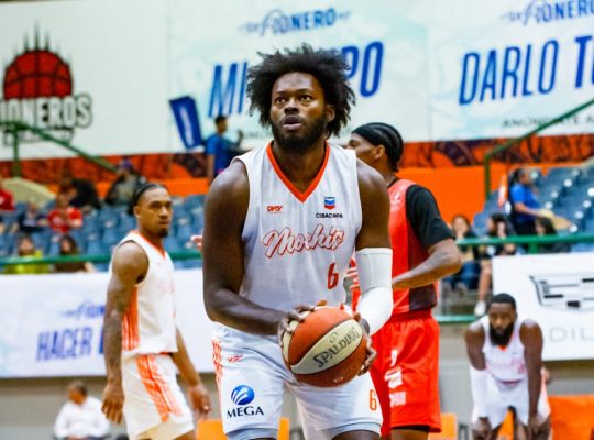 Jugador basquetbol Pioneros Los Mochis